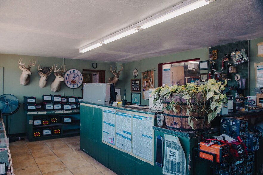 More Photos Of 601 S School Ave, Fayetteville Auto Repair For Sale