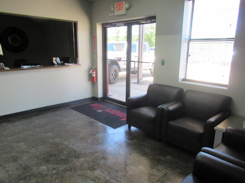 More Photos Of 13391 E Fm 1097 Rd, Willis Manufacturing For Sale