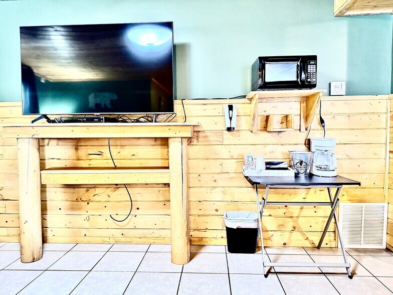 More Photos Of 1665 Whisper Ridge Rd, Ashton Hotel For Sale