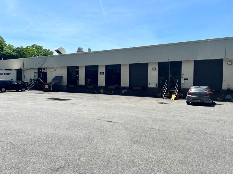 More Photos Of 200 Saw Mill River Rd, Hawthorne Light Distribution For Lease