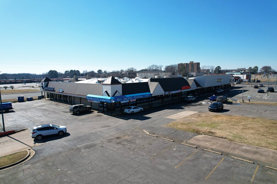 More Photos Of 915 W Main St, Jacksonville Freestanding For Sale