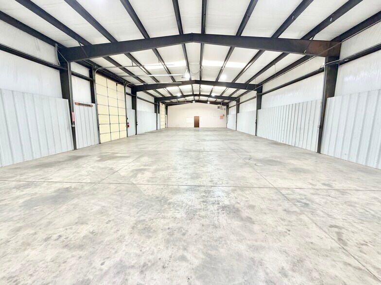 More Photos Of 5116 NW 3rd St, Oklahoma City Warehouse For Lease