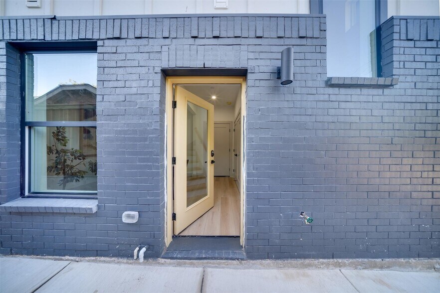 More Photos Of 512 Lancaster Ave, Dallas Apartments For Sale