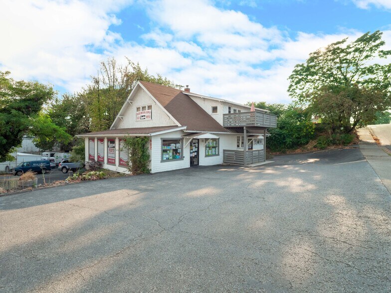 More Photos Of 482 NE Winchester St, Roseburg Freestanding For Sale