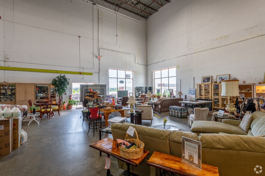 More Photos Of 58 R Pulaski St, Peabody Distribution For Lease