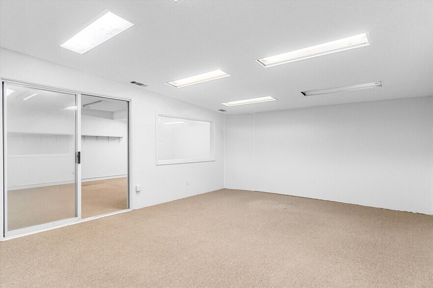 More Photos Of 1608 W Moore Ave, Terrell Auto Dealership For Sale