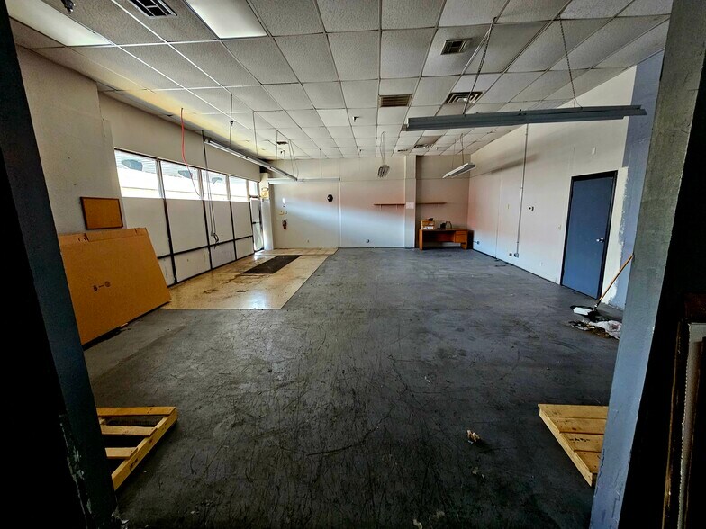 More Photos Of 2908 S Highland Dr, Las Vegas Warehouse For Lease