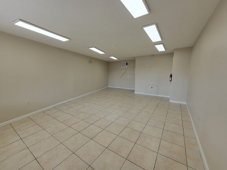 More Photos Of 200 Pass Rd, Gulfport Flex For Lease