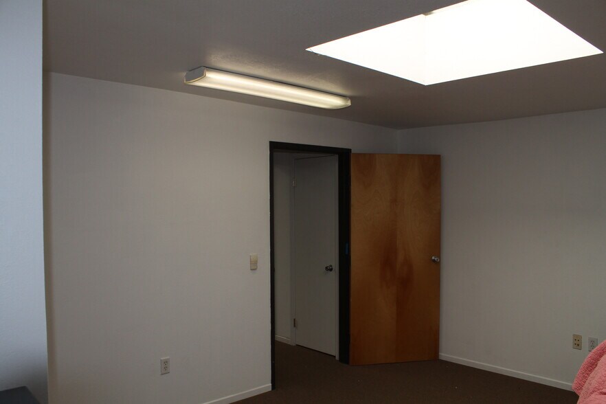 More Photos Of 661 N Pacific Ave, San Pedro Manufacturing For Sale