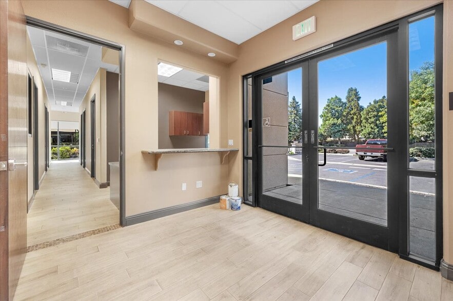 More Photos Of 7206 N Milburn Ave, Fresno Medical For Lease