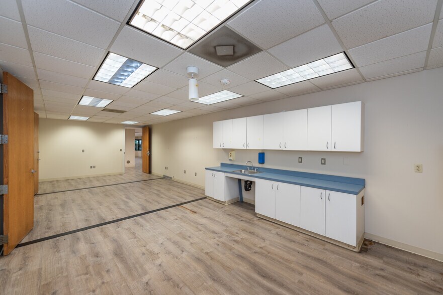 More Photos Of 4144 Innslake Dr, Glen Allen Office For Sale