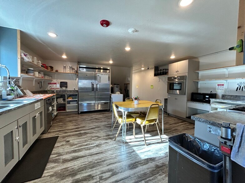 More Photos Of 1065 Tefft St, Corvallis Office For Lease