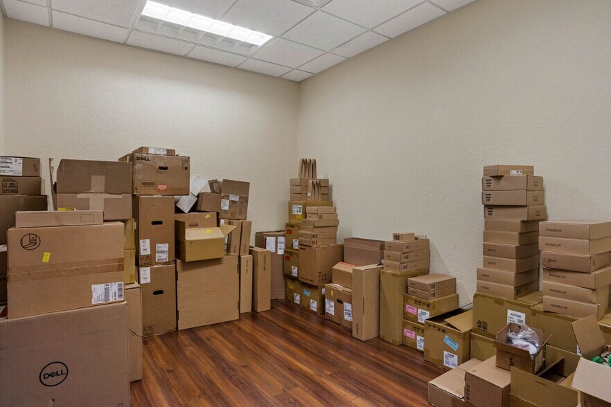 More Photos Of 8810 Commodity Cir, Orlando Showroom For Lease