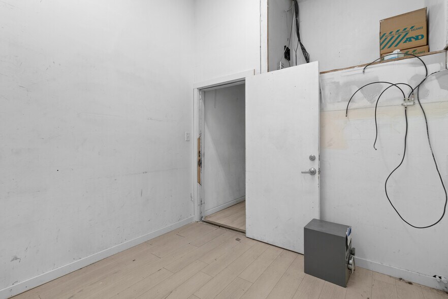 More Photos Of 4434 NE Sandy Blvd, Portland Freestanding For Sale