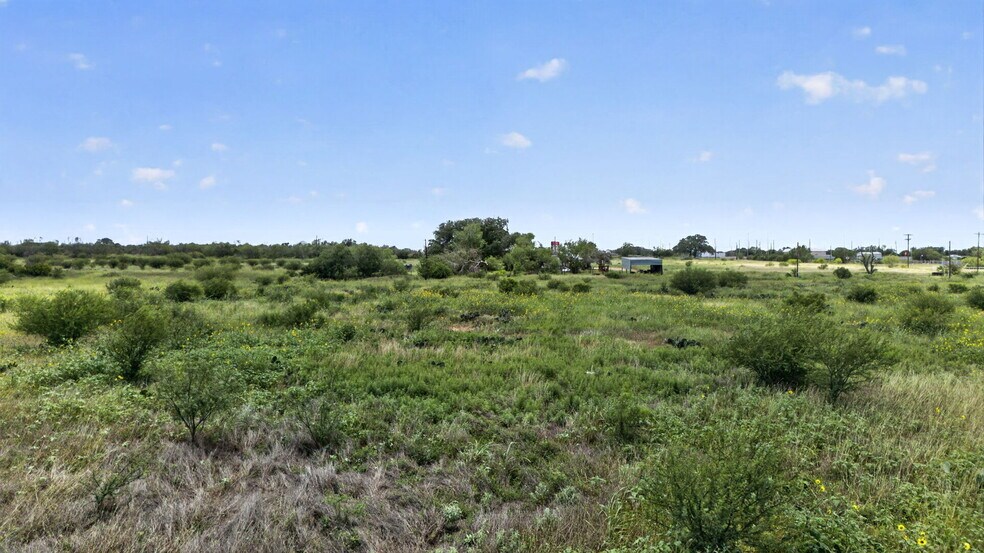 More Photos Of 180 County Road 777, Devine Land For Sale