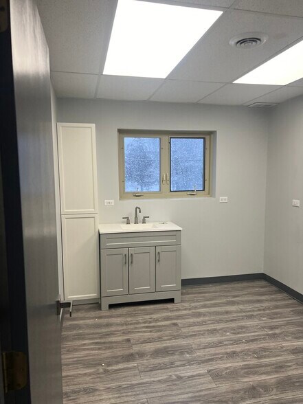 More Photos Of 5133 Washington St, Downers Grove Apartments For Lease