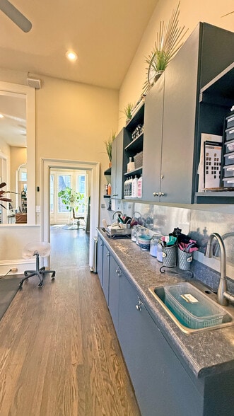 More Photos Of 614 College Ave, Santa Rosa Office For Sale