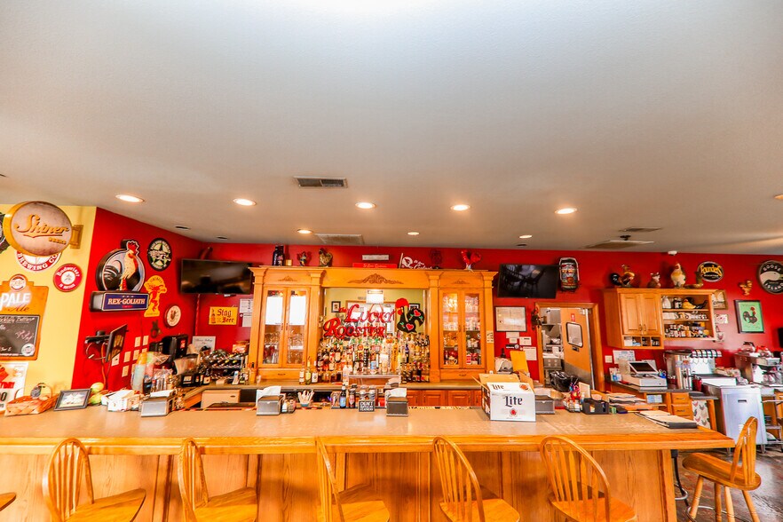 More Photos Of 101 E Main St, Saint Jacob General Retail For Sale