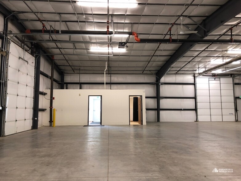 More Photos Of 14215 Mead St, Longmont Warehouse For Lease