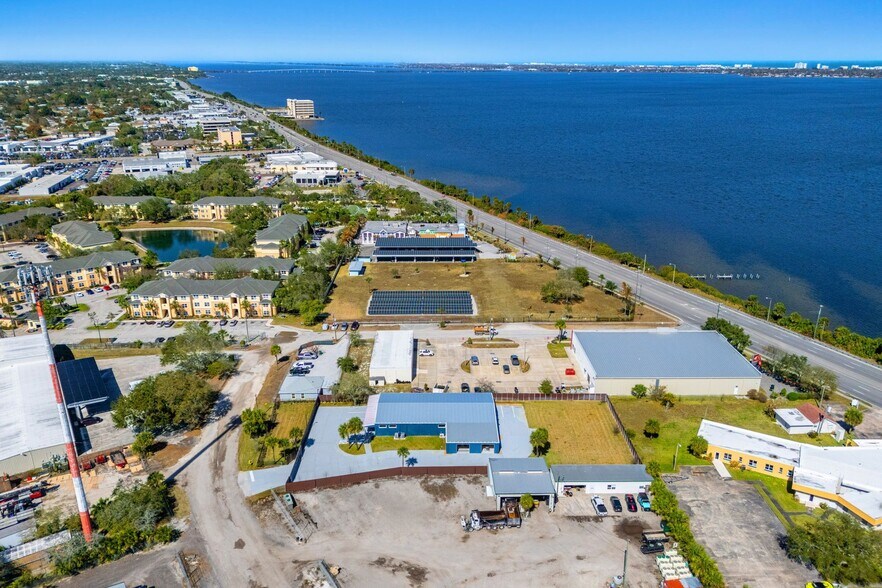 More Photos Of 1301 Morningside Dr, Melbourne Warehouse For Sale