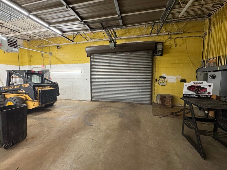 More Photos Of 2577 Route 112, Medford Auto Dealership For Lease