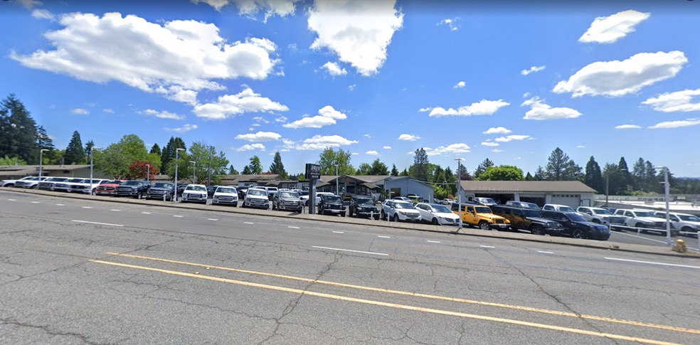 More Photos Of 8600 SW Canyon Rd, Portland Auto Dealership For Sale