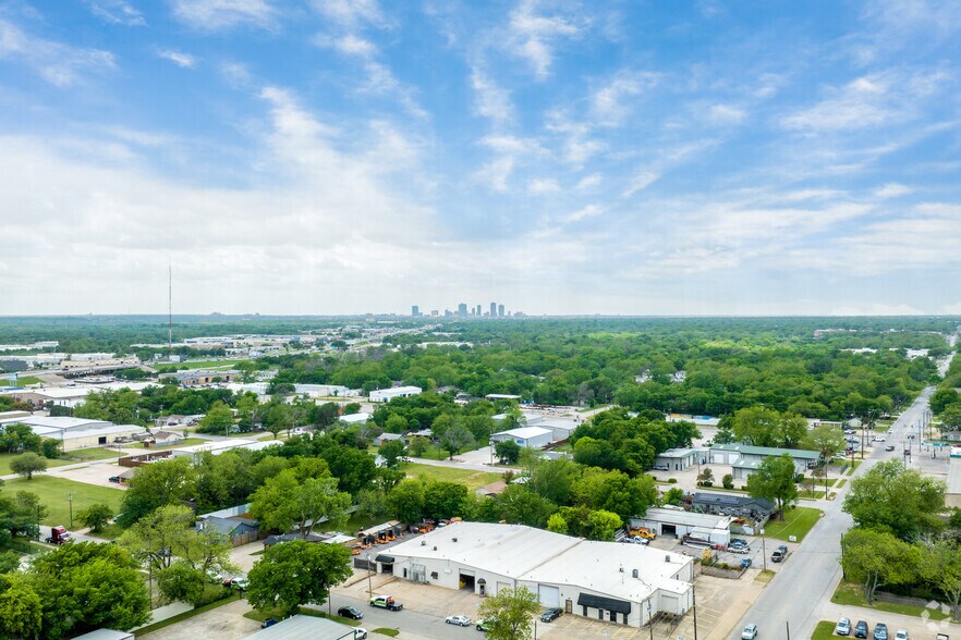 More Photos Of 2333-2337 Delante St, Haltom City Warehouse For Sale