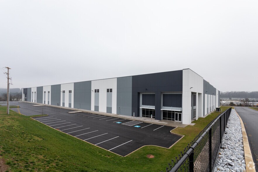 More Photos Of 222 Morgan Ln, York Warehouse For Sale