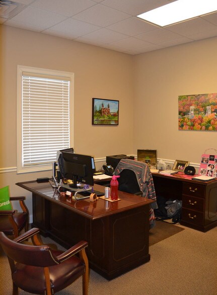 More Photos Of 3930 Mezzanine Dr, Lafayette Medical For Lease