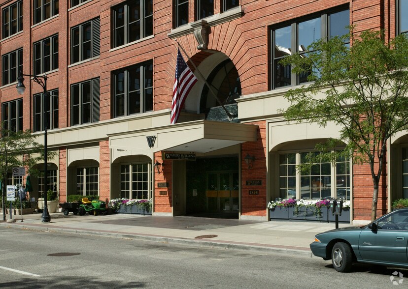Primary Photo Of 161 Ottawa Ave NW, Grand Rapids Medical For Lease