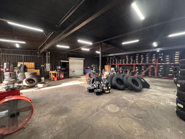 More Photos Of 6301 Causeway Blvd, Tampa Auto Repair For Lease