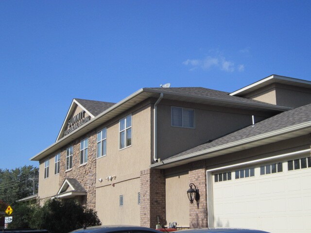 More Photos Of 913 Manor Dr NE, Spring Lake Park Office For Lease