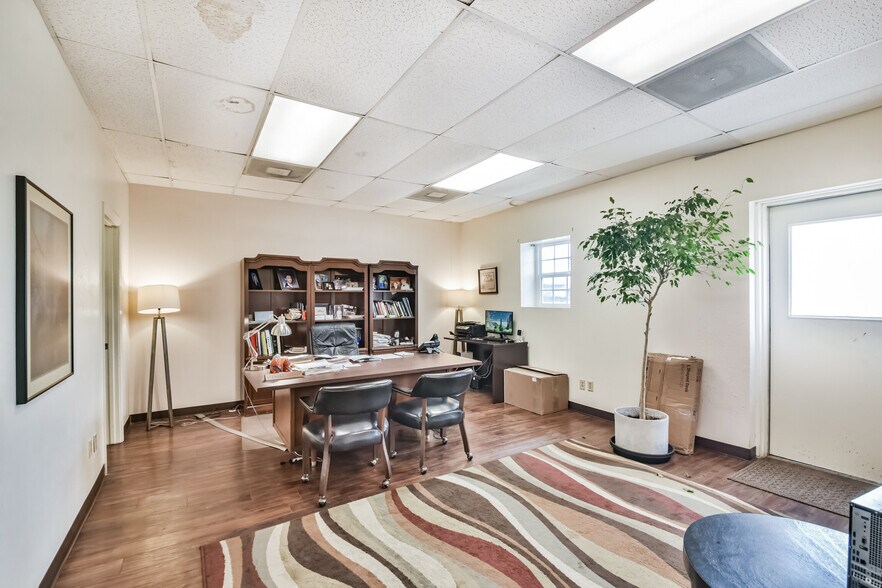 More Photos Of 11230 Timber Tech, Tomball Light Distribution For Sale