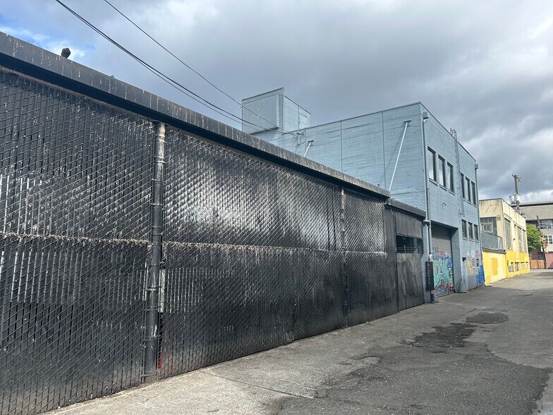 More Photos Of 814 6th Ave S, Seattle Warehouse For Lease