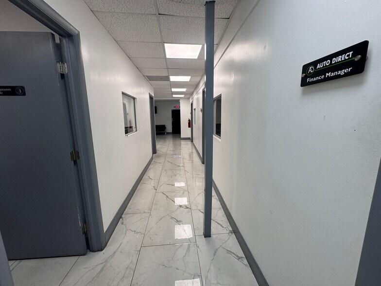 More Photos Of 19001 NW 2nd Ave, Miami Auto Dealership For Lease