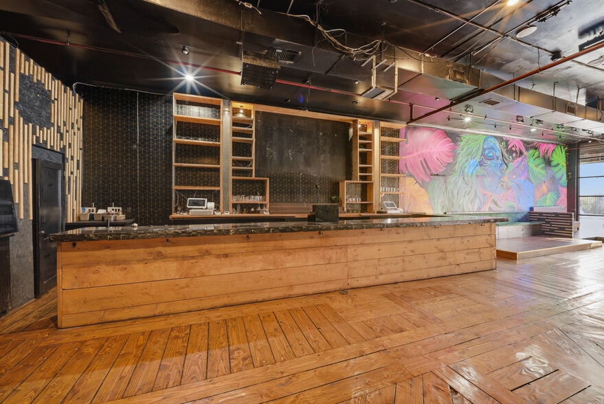 More Photos Of 1059 Flushing Ave, Brooklyn Warehouse For Lease