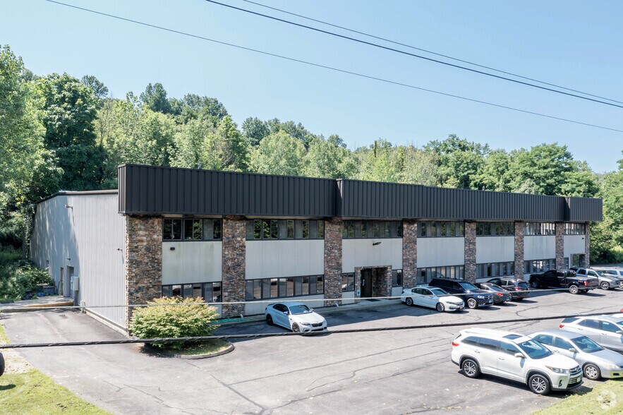 More Photos Of 3881 Danbury Rd, Brewster Village Light Distribution For Sale