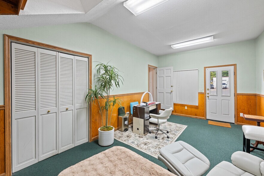 More Photos Of 287 W Boylston St, West Boylston Office For Sale