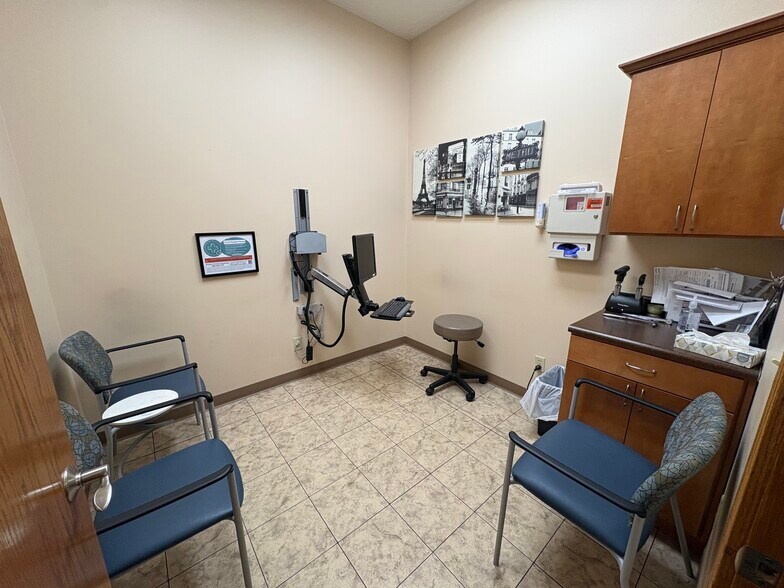 More Photos Of 975 Mezzanine Dr, Lafayette Medical For Lease