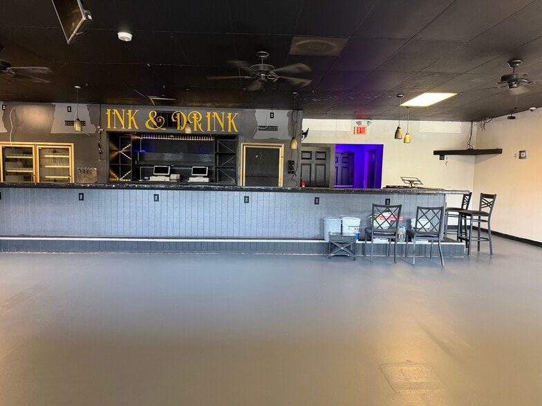 More Photos Of 2986-2990 S Sanford Ave, Sanford Freestanding For Lease