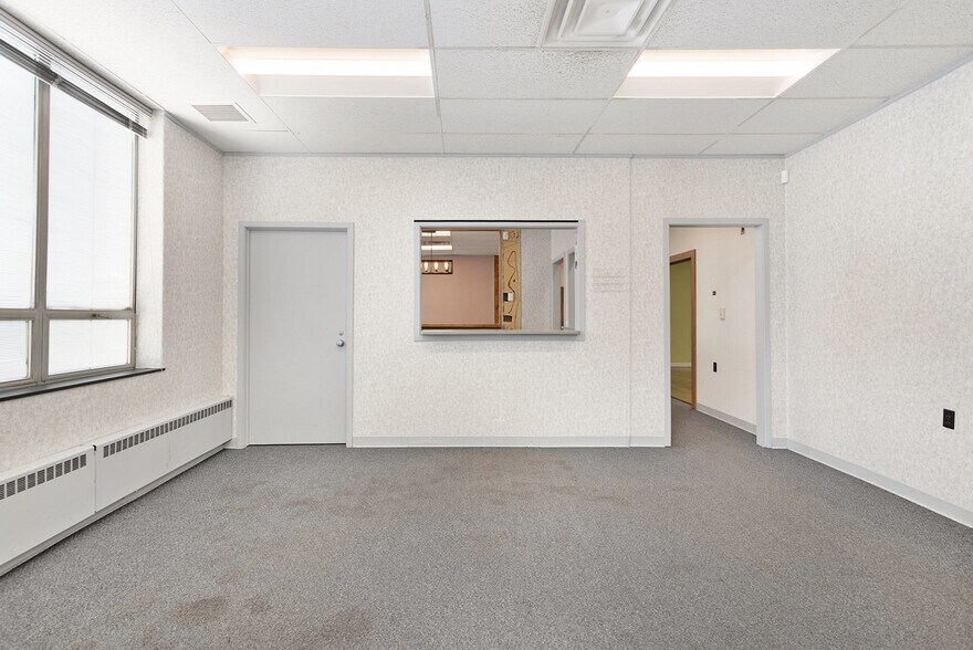 More Photos Of 500 W Crosstown Pky, Kalamazoo Medical For Sale