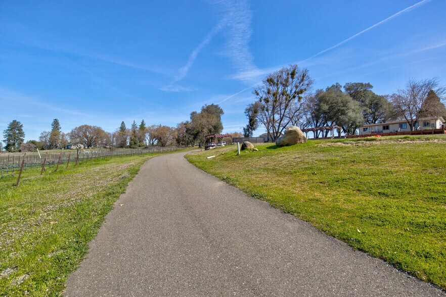 More Photos Of 7449 Fairplay Rd, Somerset Specialty For Sale