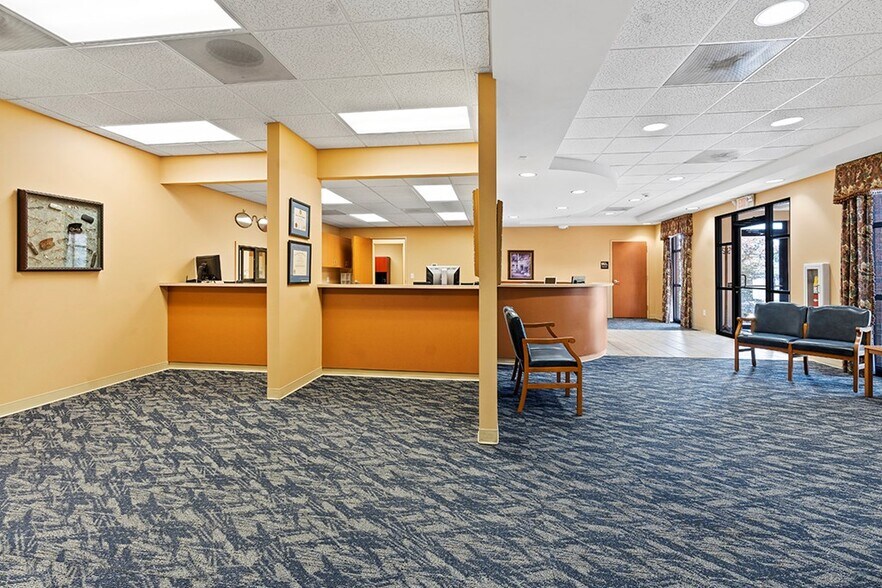 More Photos Of 202 Overland Dr, Greenwood Medical For Lease
