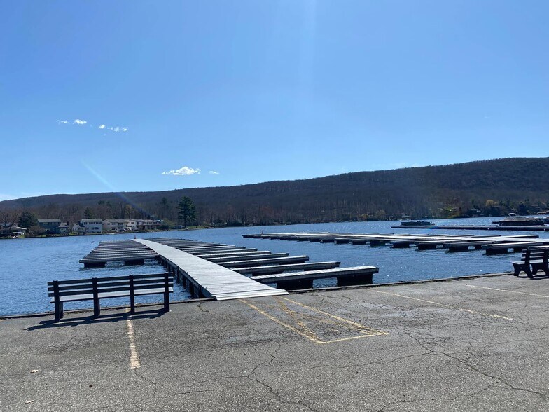 More Photos Of 634 Jersey Ave, Greenwood Lake Marina For Sale