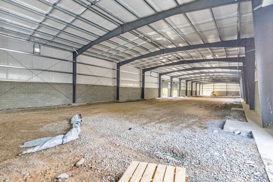 More Photos Of 1070B Progress Dr, Clarksville Warehouse For Lease