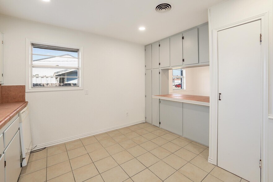 More Photos Of 508 Fm-1460, Georgetown Office For Sale