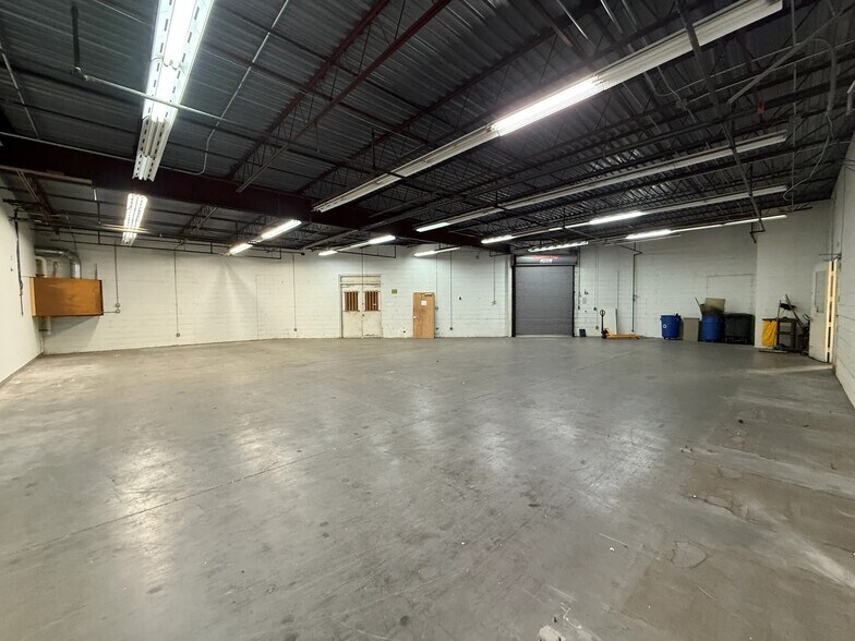 More Photos Of 7565-7575 Commerce Ct, Sarasota Flex For Sale