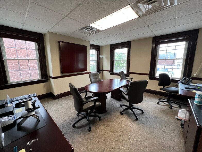 More Photos Of 121 N Main St, Greensburg Office For Lease