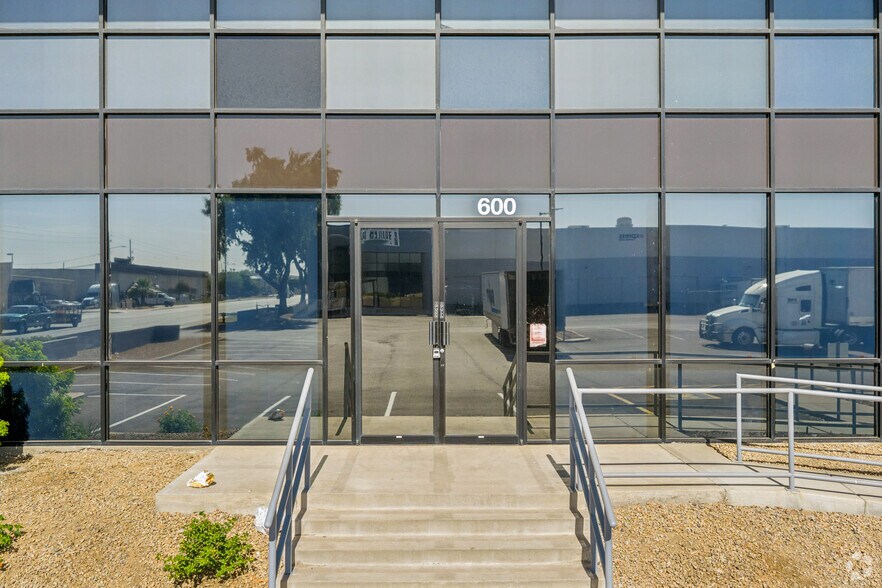 More Photos Of 5302 W Buckeye Rd, Phoenix Unknown For Lease