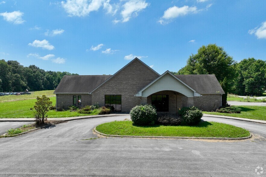 More Photos Of 7820 S Voyles Rd, Pekin Medical For Lease
